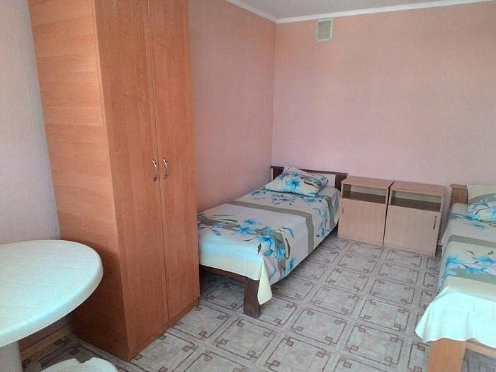 Номера с удобствами на территории частный сектор Штормовое Крым